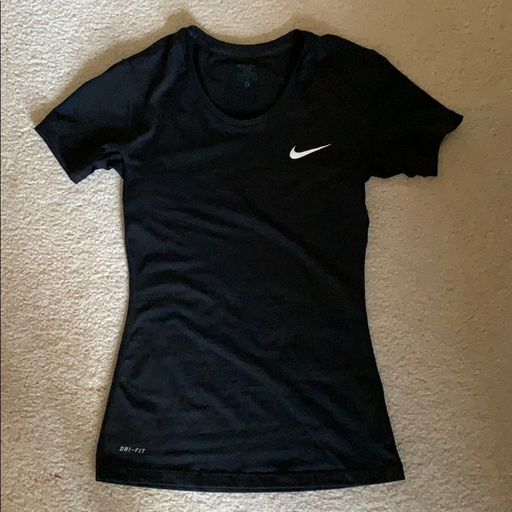 Nike Woman’s pro shortsleeve top